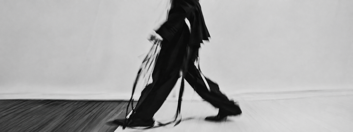 SHOP WOMAN