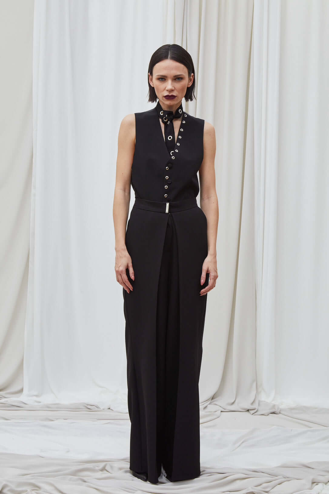 Pantalone Piegone  Ampio Nero  modella fronte