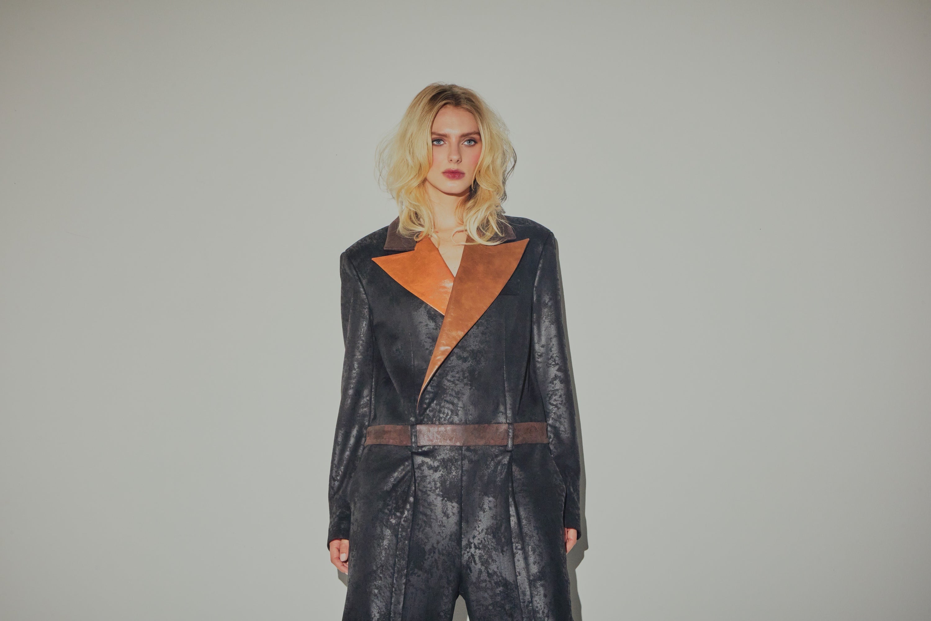 Schwarzer Multicolor Wildleder-Blazer-Anzug