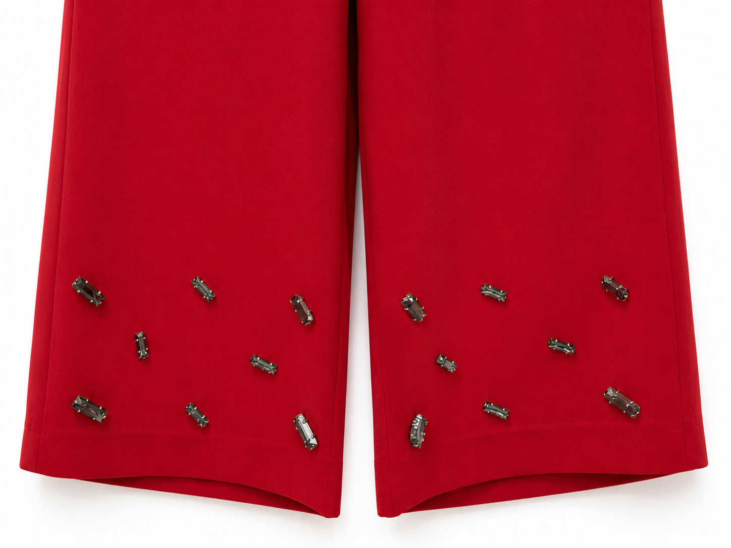 Pantalon palazzo rouge avec pierres
