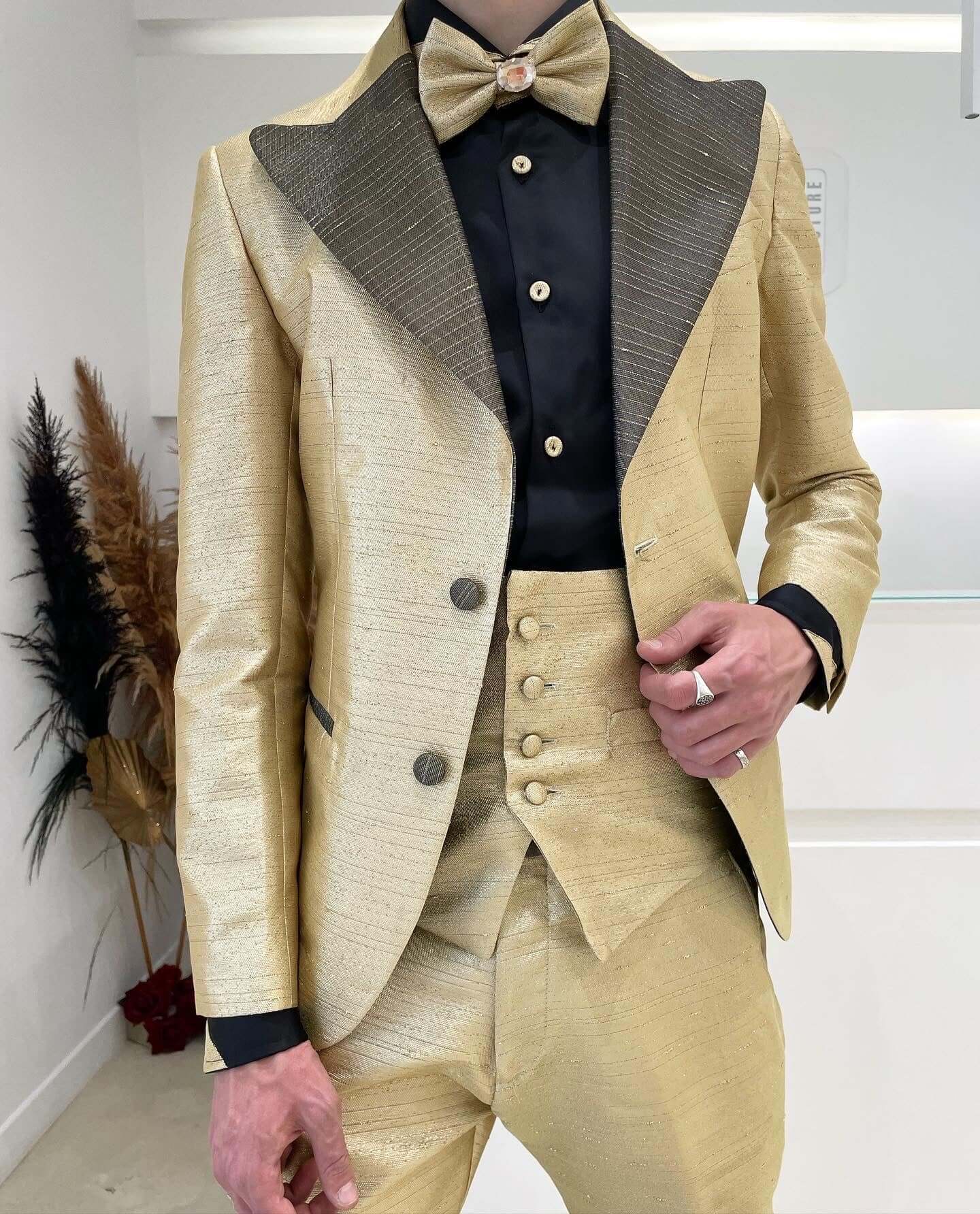 Abito Seta Oro con  Rever Lancia giacca