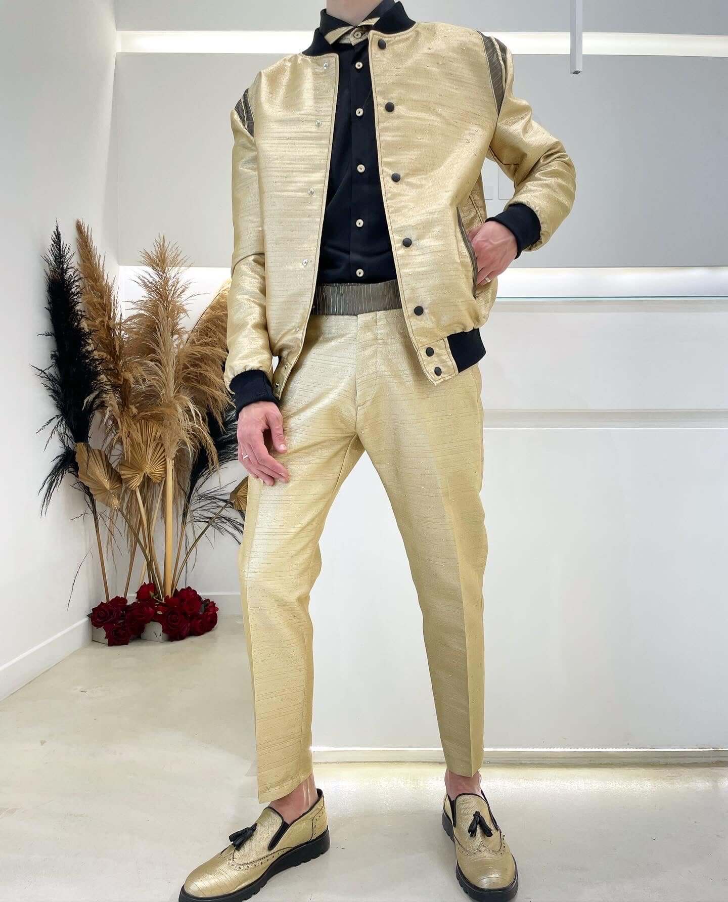 Abito Seta Oro con  Rever Lancia pantalone 