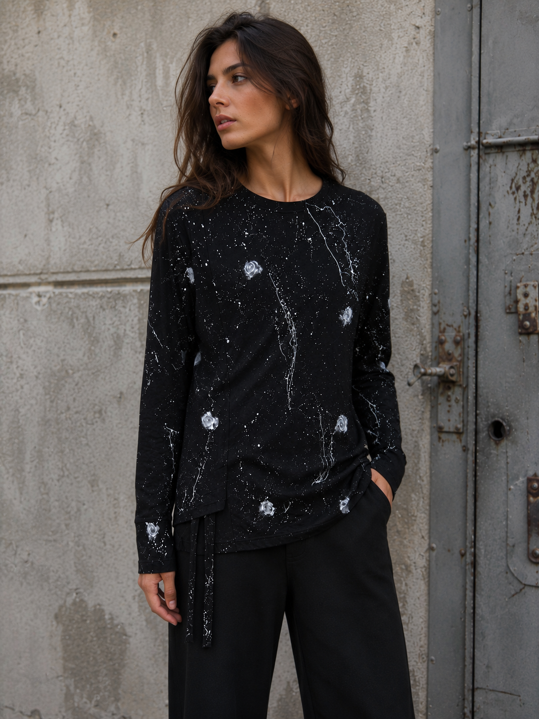 Maglia Nera con Lacci Pittura Bianca