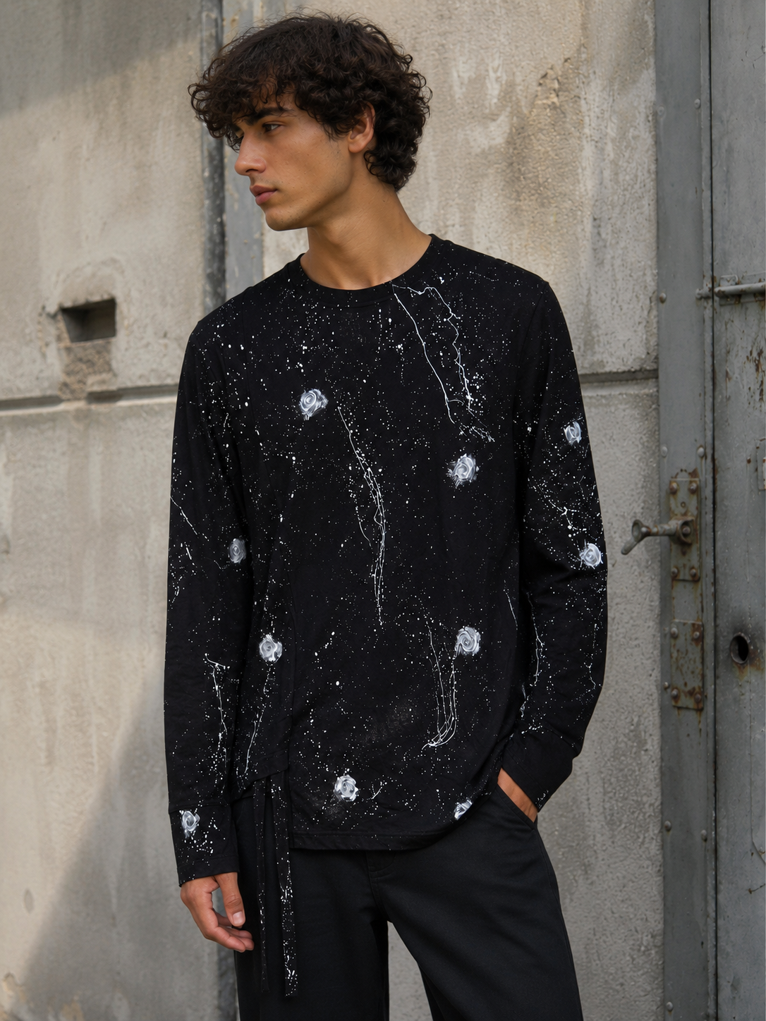Maglia Nera con Lacci Pittura Bianca