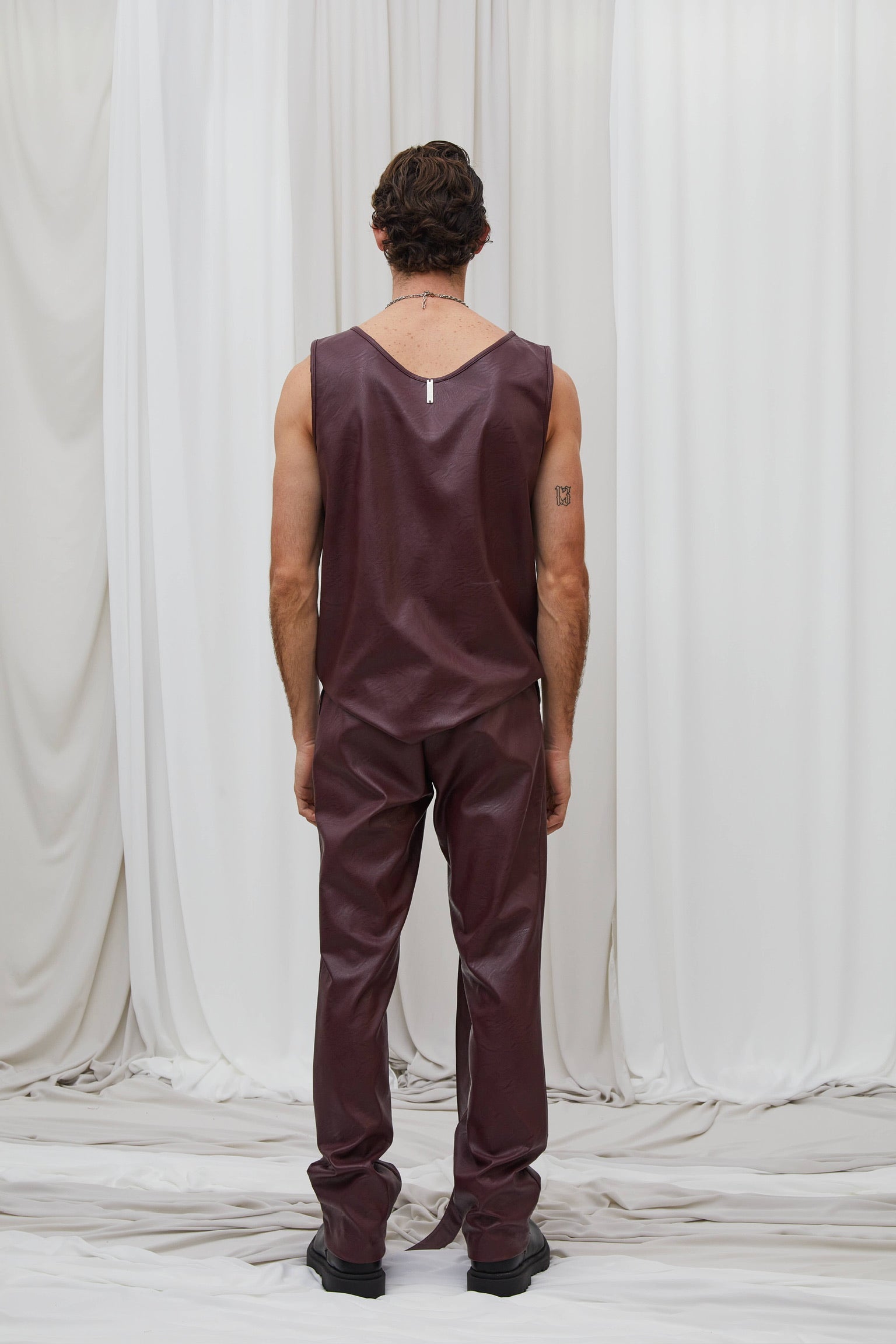 Débardeur bordeaux en éco-cuir