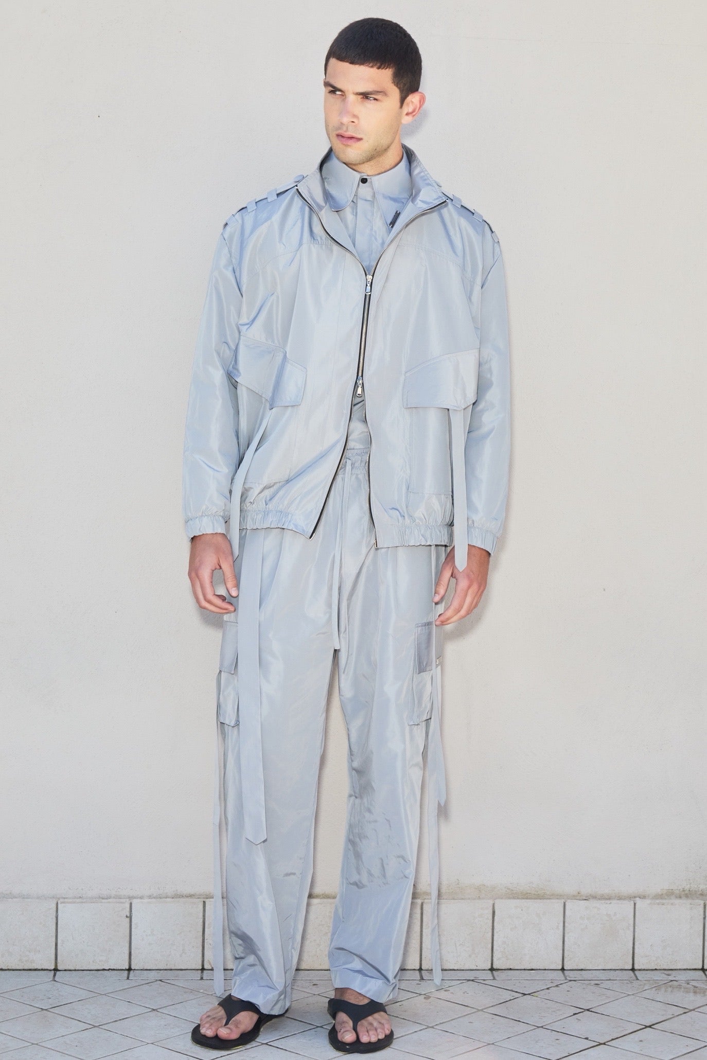 Bomberjacke aus grauem Nylon