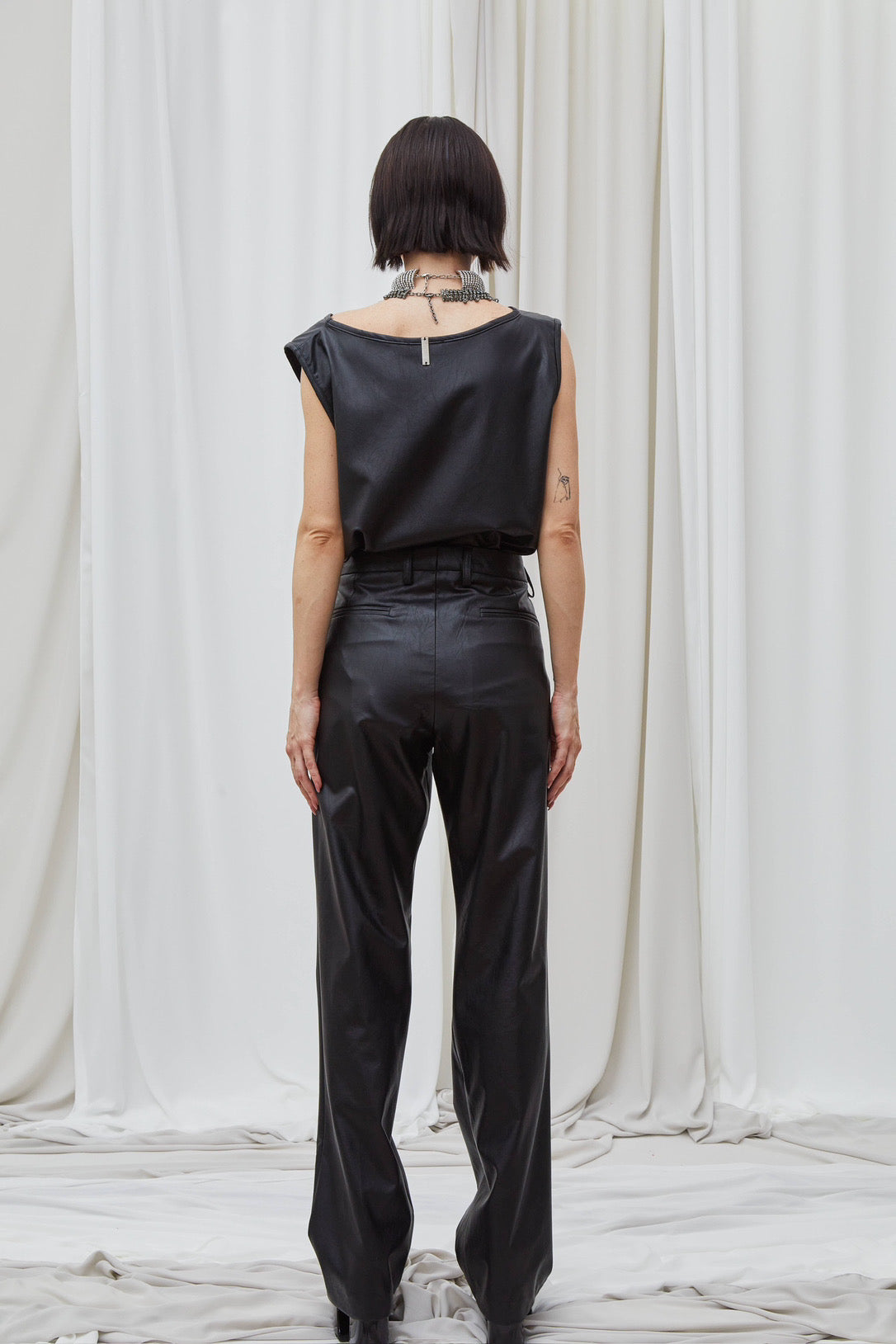 黑色環保皮背心