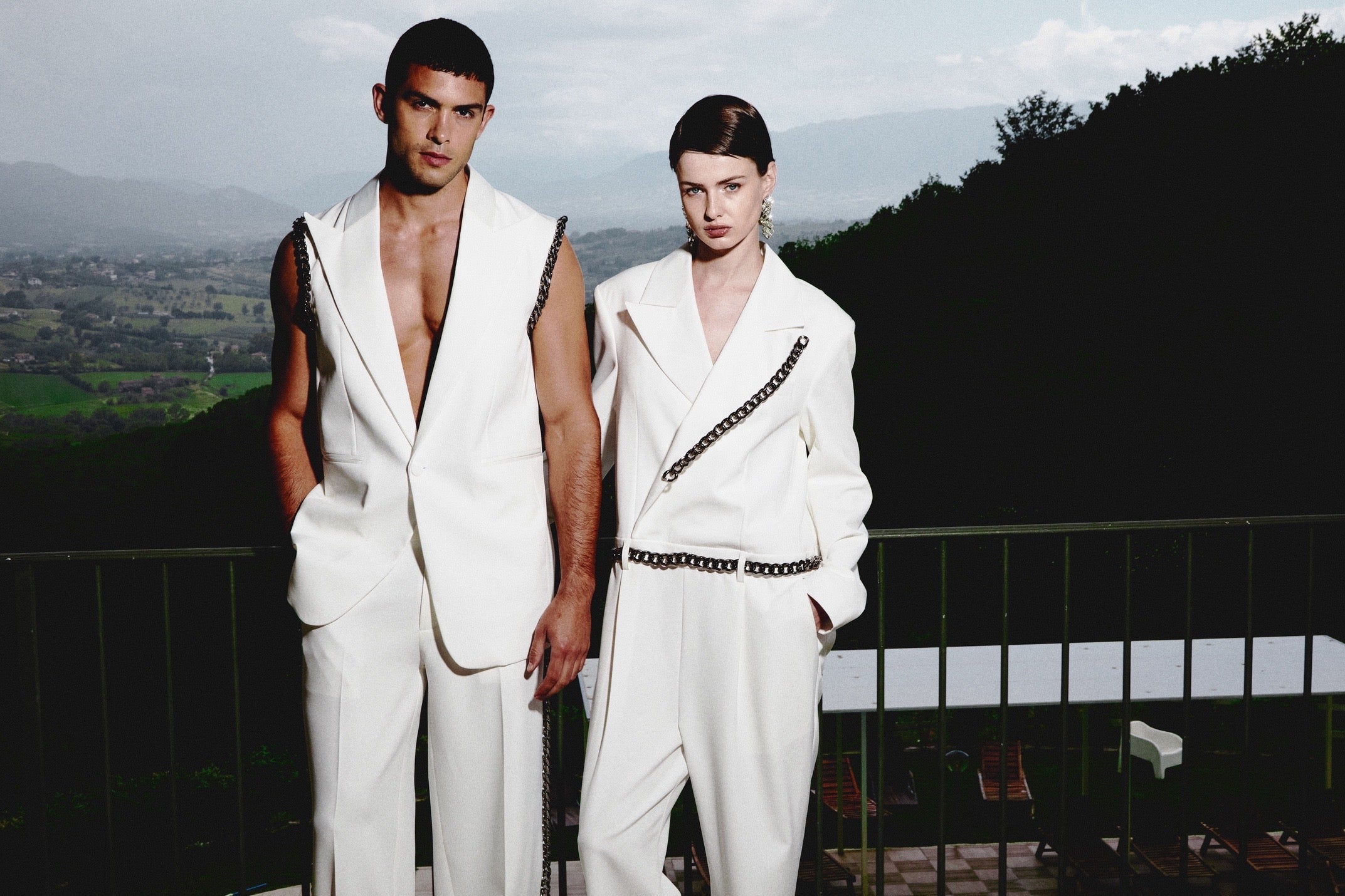 Combinaison blazer blanche chaîne