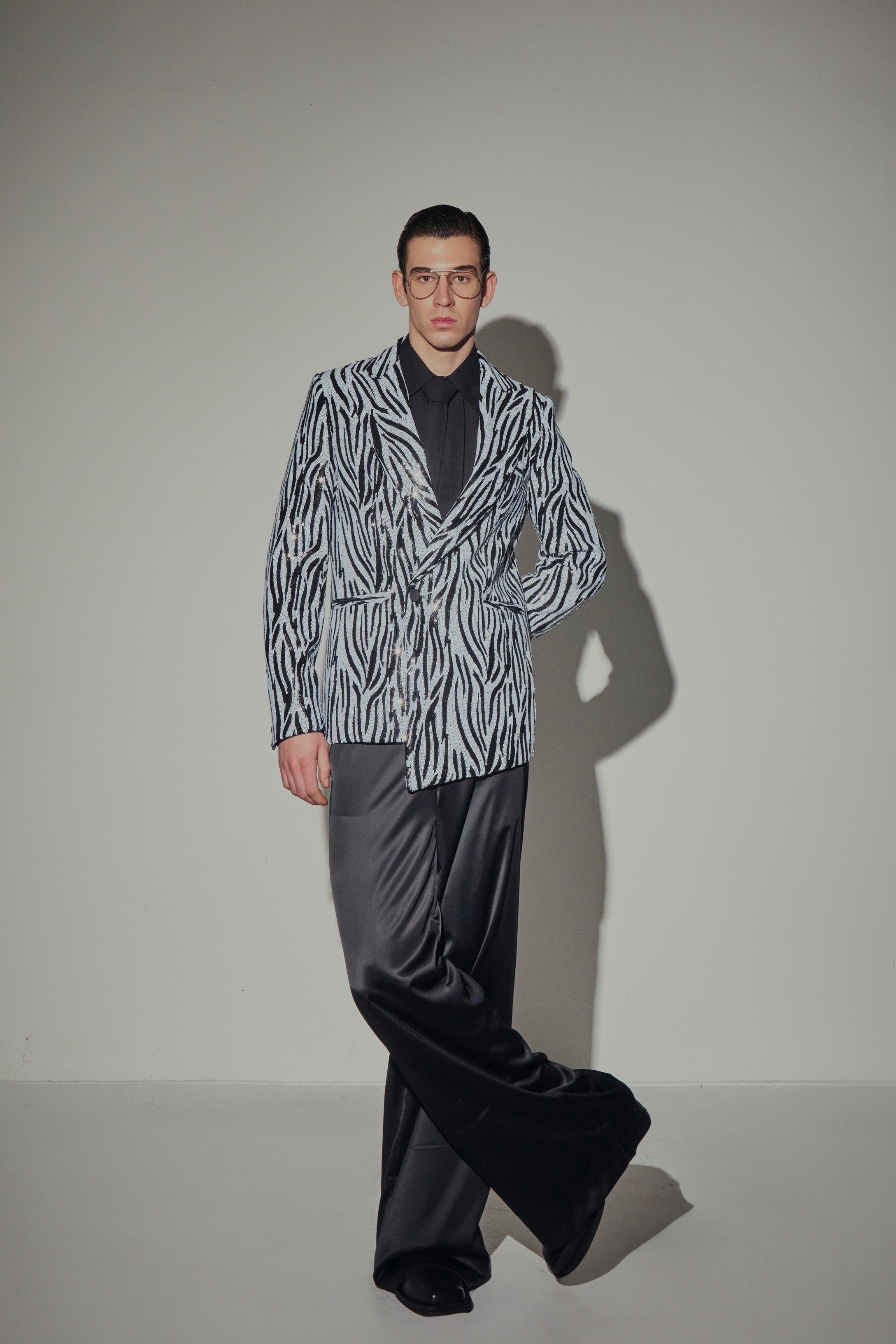 Giacca Asimmetrica Paillettes Zebra modello