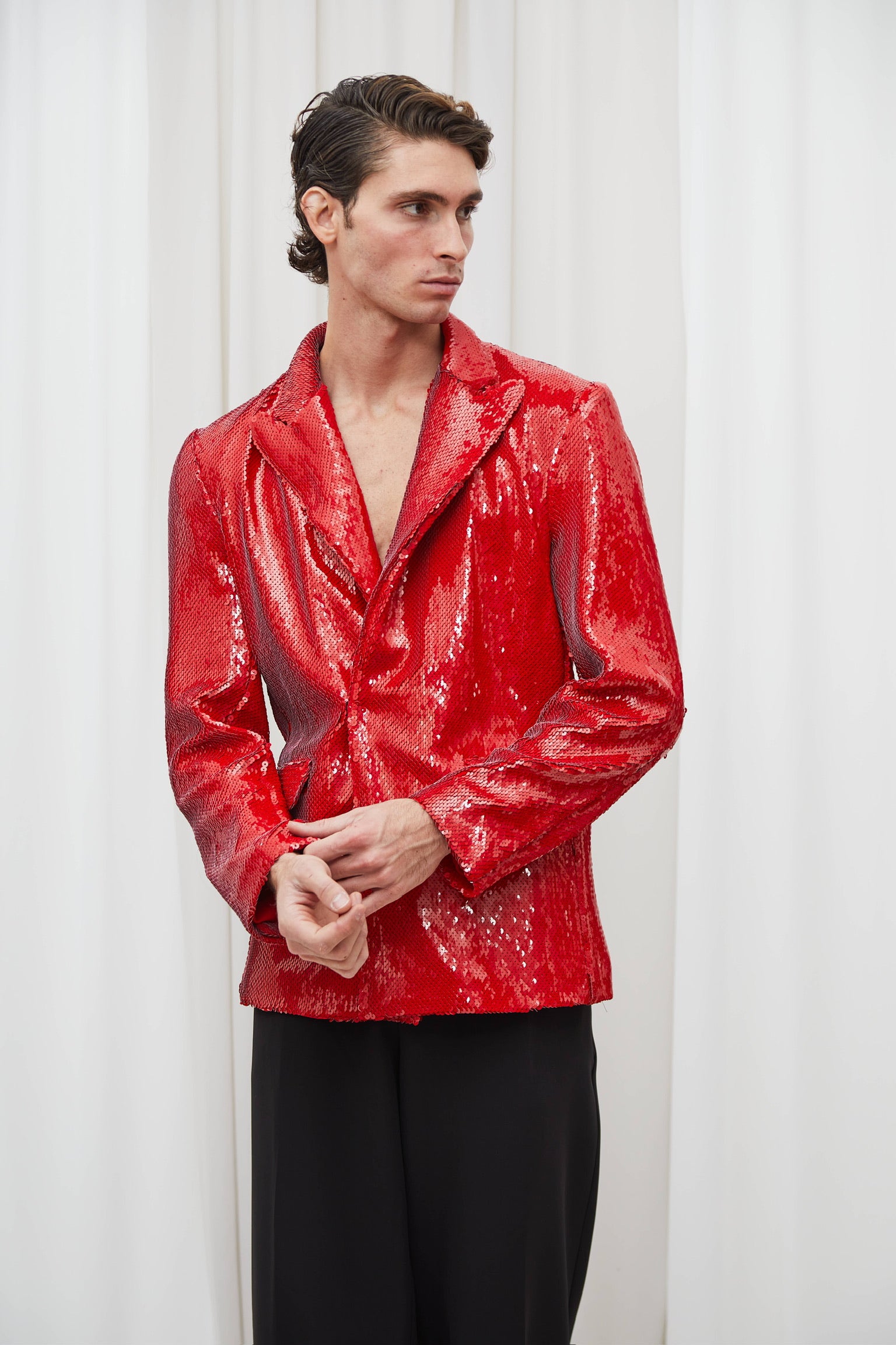 Veste rouge à double boutonnage à un bouton et à sequins