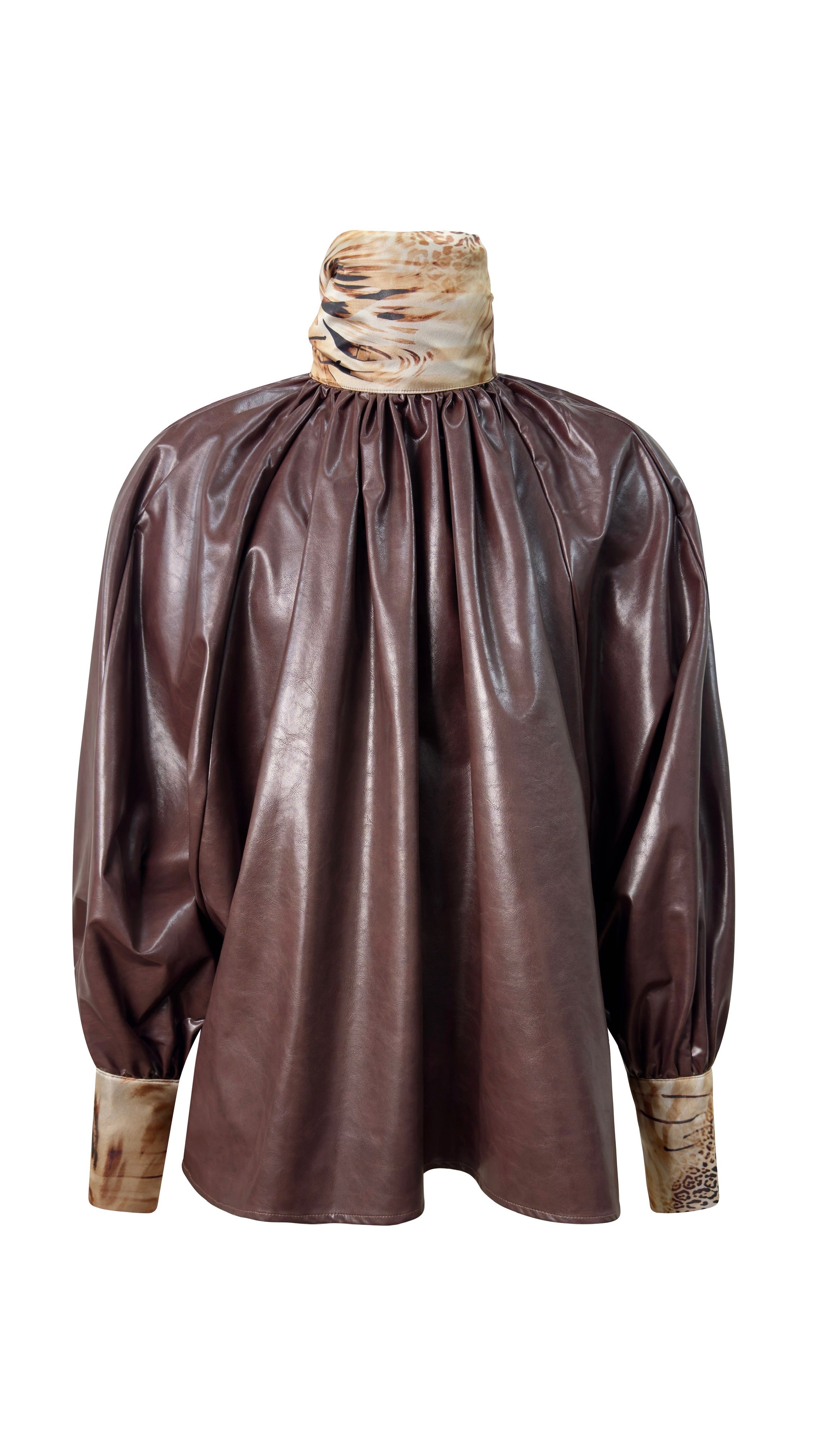 Camicia mit Stehkragen, Foulard, Kunstleder und Animalier
