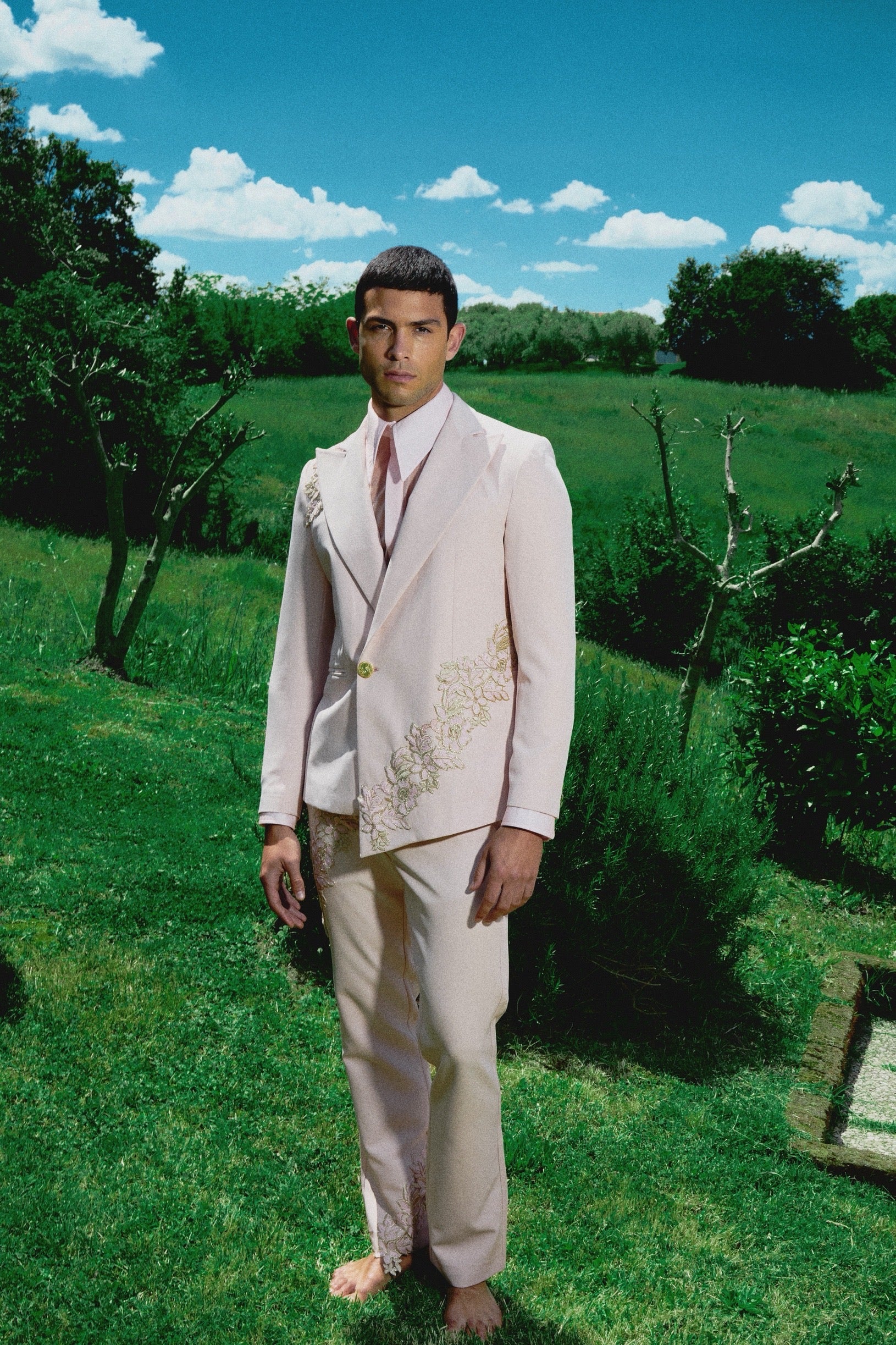 Veste asymétrique rose avec broderie