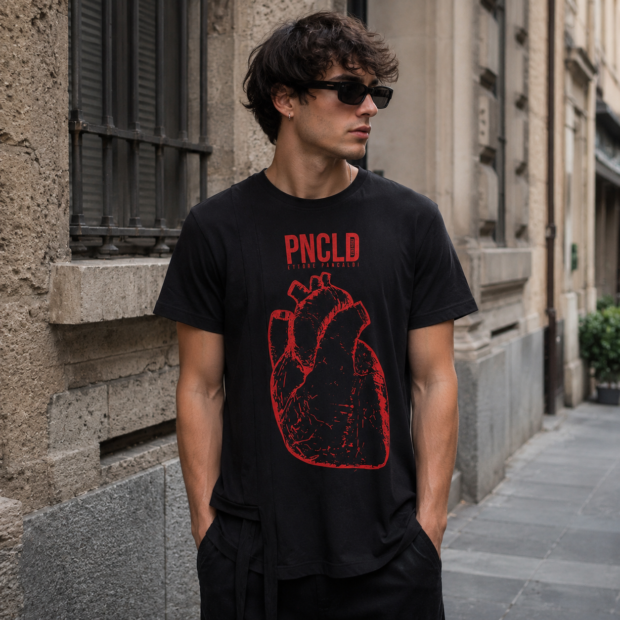 Shirt Nera con Laccio Heart
