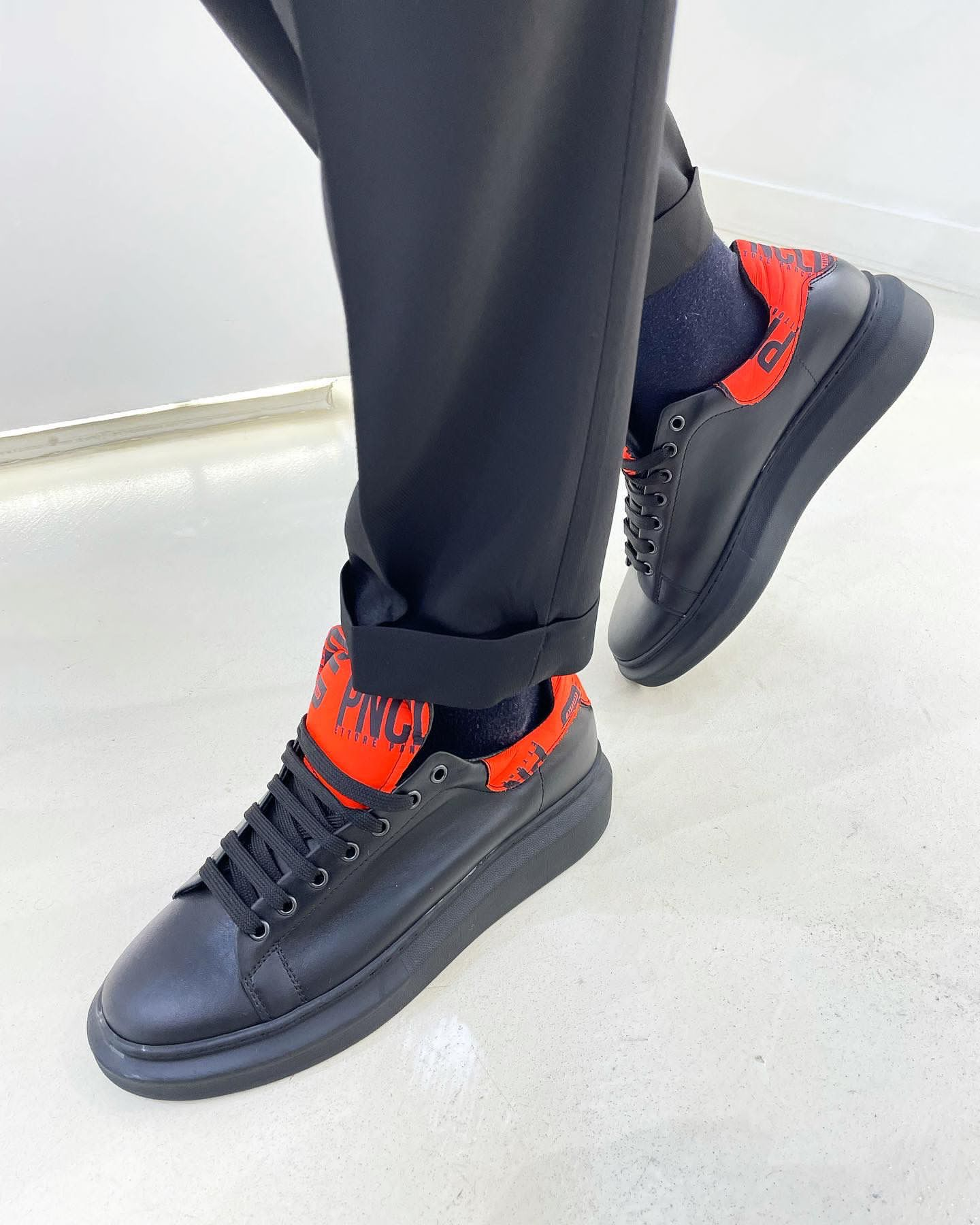 Chaussure TUPAC - Noir/Orange Fluo